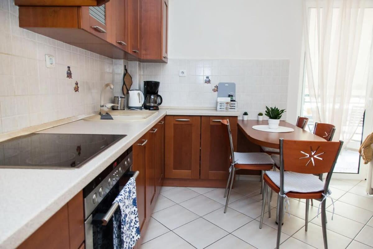Lovely Apt In Peristeri Atene Esterno foto