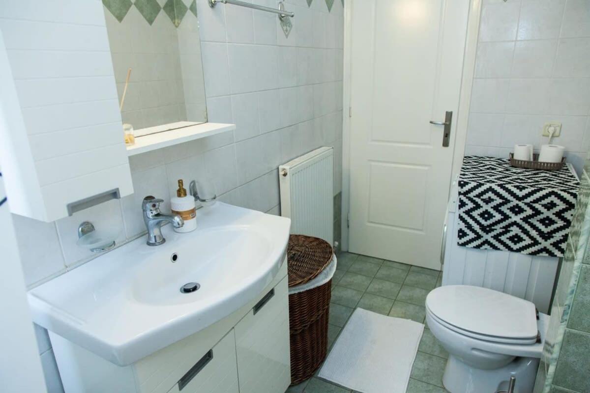 Lovely Apt In Peristeri Atene Esterno foto