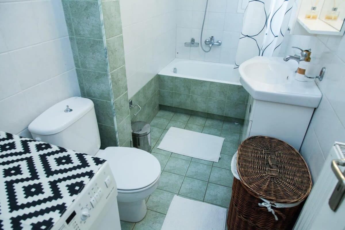 Lovely Apt In Peristeri Atene Esterno foto